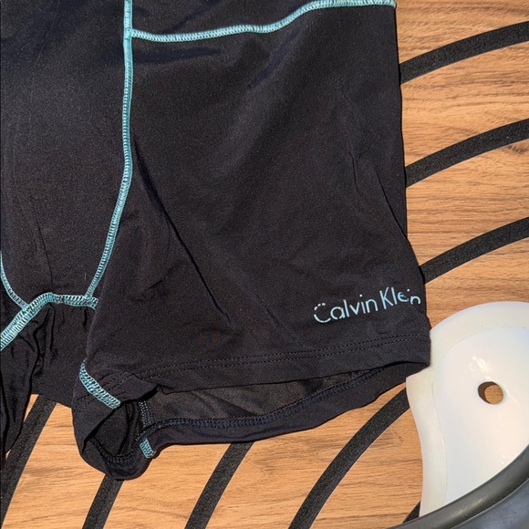 Calvin Klein - Picture 2 of 4